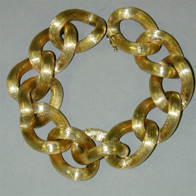 Lot 101 - Gold Curb Link Bracelet 14 kt. yellow gold,...