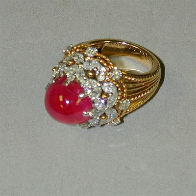 Lot 390 - Cabochon Ruby and Diamond Cluster Ring 18 kt....