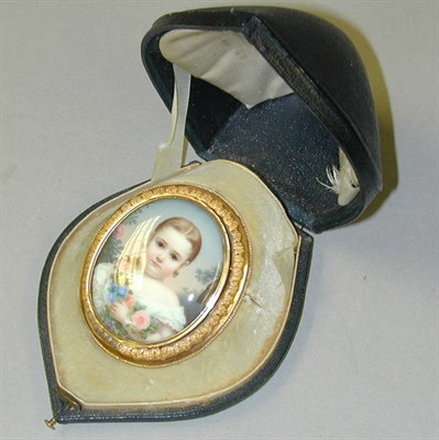 Lot 187 - Porcelain Miniature The oval 14 kt. yellow...