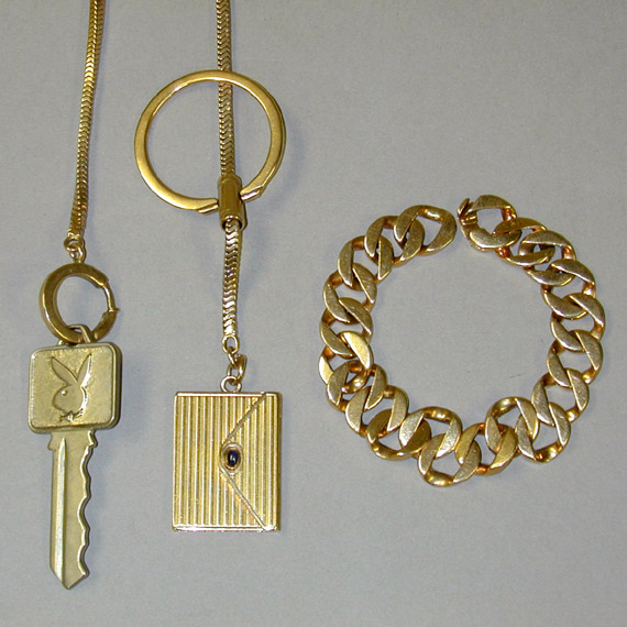 Lot 110 - Gold Bracelet and Key Chain 14 kt. yellow gold,...