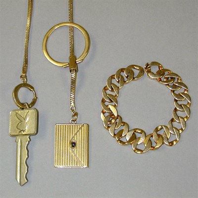 Lot 110 - Gold Bracelet and Key Chain 14 kt. yellow gold,...