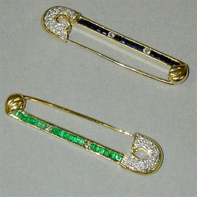 Lot 193 - Two Gold Safety Pins 18 kt. yellow gold, set...