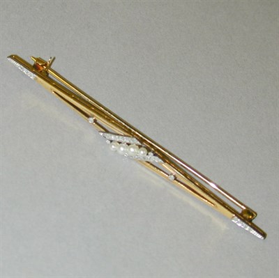 Lot 115 - Diamond and Cultured Pearl Bar Pin 18 kt....