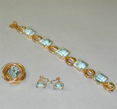 Lot 331 - Suite of Aquamarine Jewelry 14 kt. yellow gold,...