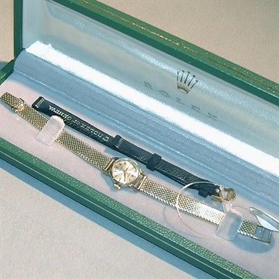 Lot 234 - Lady's Gold Wristwatch 18 kt. yellow gold, the...