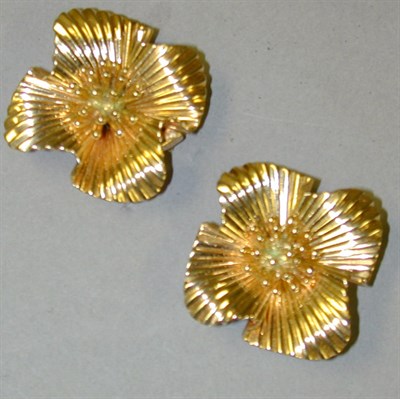 Lot 182 - Pair of Gold Flower Pins 14 kt. yellow gold,...