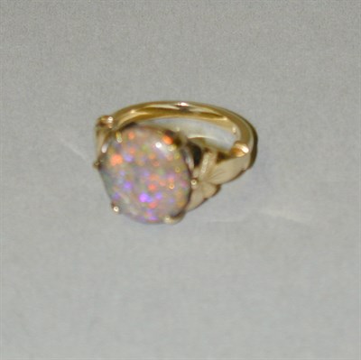 Lot 136 - Black Opal Ring 14 kt. yellow gold, set to the...