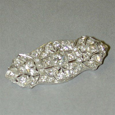 Lot 321 - Edwardian Diamond Brooch Platinum, of navette...