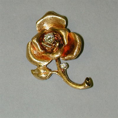 Lot 242 - Gold Rose Pin 14 kt. yellow gold, designed as...