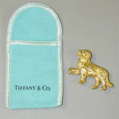 Lot 183 - Gold Dog Pin 18 kt. yellow gold, realistically...