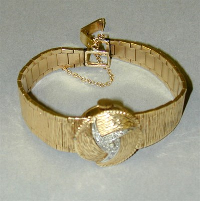 Lot 87 - Lady's Gold Covered Wristwatch 14 kt. yellow...