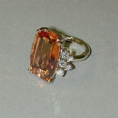 Lot 300 - Topaz and Diamond Ring 14 kt. yellow gold, set...