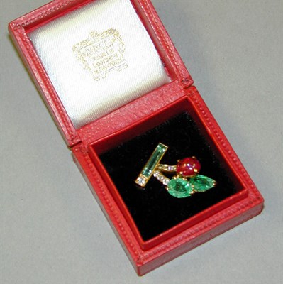 Lot 152 - Emerald and Ruby Bar Pin 18 kt. yellow gold,...