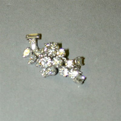 Lot 400 - Diamond Cluster Brooch 14 kt. white gold,...