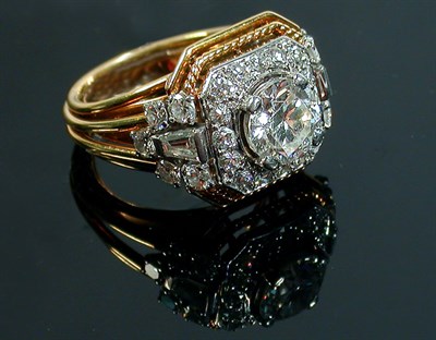 Lot 358 - Diamond Engagement Ring The 18 kt. yellow gold...
