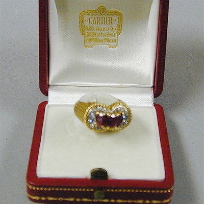 Lot 342 - Three Stone Ruby and Diamond Ring 18 kt....