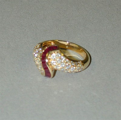 Lot 352 - Ruby and Diamond Ring 18 kt. yellow gold, of...