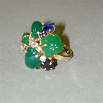 Lot 104 - Green Onyx and Diamond Cluster Ring 14 kt....