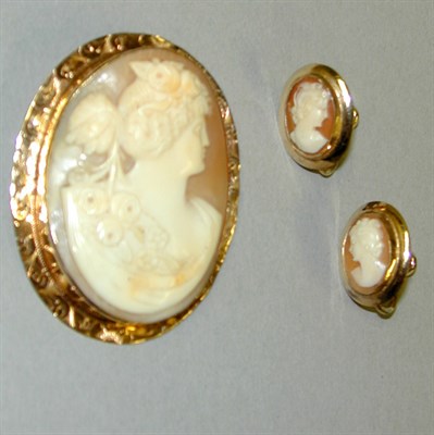 Lot 41 - Cameo Pin/Pendant and Pair of Earrings The...