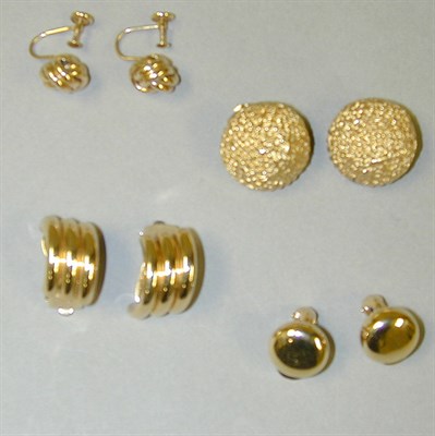 Lot 78 - Four Pairs of Gold Earrings 14 kt. yellow gold,...