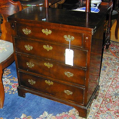 Lot 425 - Georgian Style Mahogany Bachelor's Chest of...