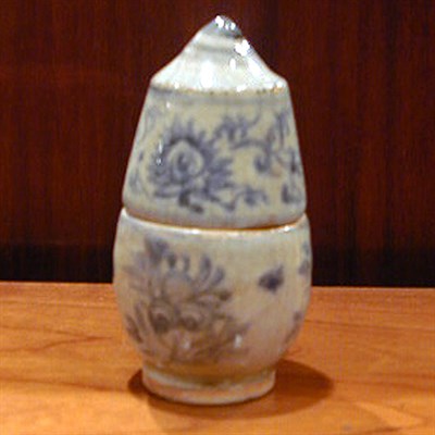 Lot 216 - Anamese Blue and White Lime Pot