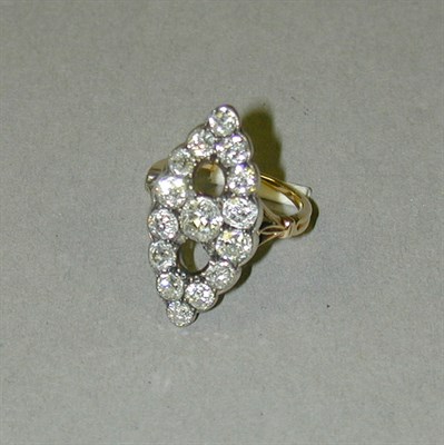 Lot 330 - Diamond Cluster Ring The 14 kt. yellow gold...
