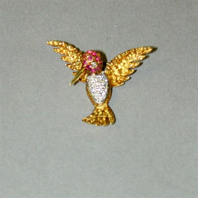 Lot 122 - Gold Bird Pin 18 kt. yellow gold, designed as...