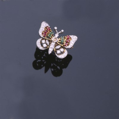 Lot 369 - Diamond Butterfly Pin 14 kt. yellow gold,...
