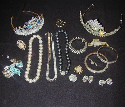 Lot 266 - Lot of Costume Jewelry