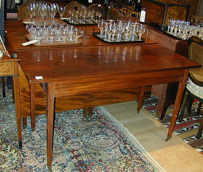 Lot 289 - Federal Style Mahogany Three-Part Banquet Table