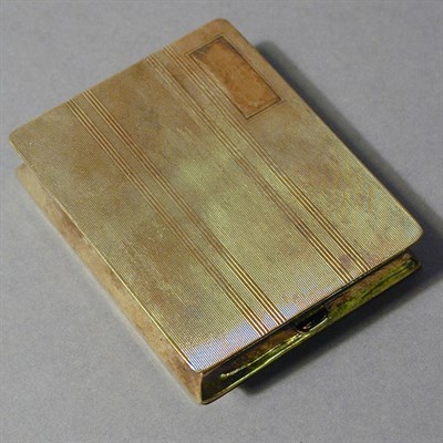 Lot 119 - Gold Compact 14 kt. yellow gold, of...