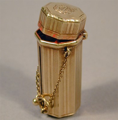 Lot 138 - Gold Lipstick Case 14 kt. yellow gold, the...