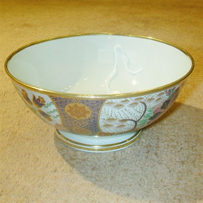 Lot 786 - English Imari Style Porcelain Bowl