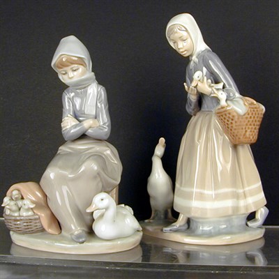 Lot 802 - Two Lladro Porcelain Figurines