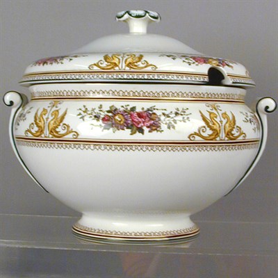 Lot 842 - Wedgwood Porcelain Tureen