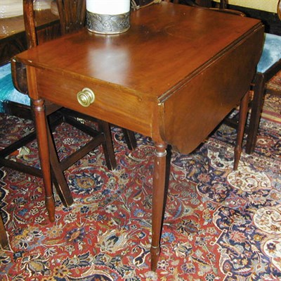 Lot 219 - Federal Style Mahogany Drop-Leaf Table