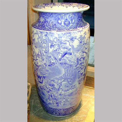 Lot 554 - Chinese Export Blue and White Porcelain Vase