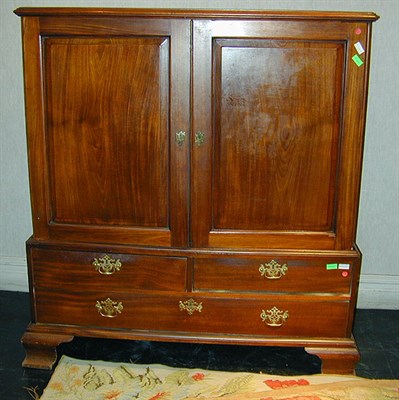 Lot 149 - Georgian Style Mahogany Linen Press