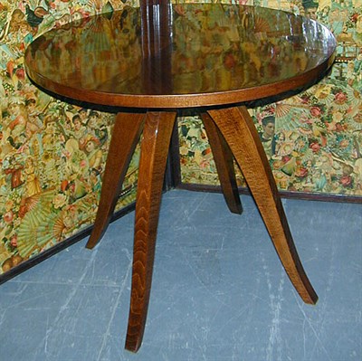 Lot 154 - French Art Deco Side Table The circular top...