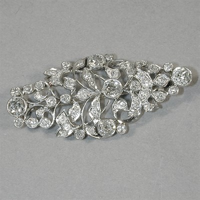 Lot 287 - Edwardian Diamond Pin/ Pendant 14 kt. white...