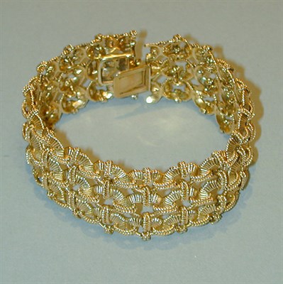 Lot 236 - Gold Flexible Bracelet 14 kt. yellow gold, the...
