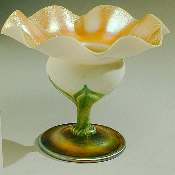 Lot 145 - Tiffany Favrille Glass Compote The ruffled rim...