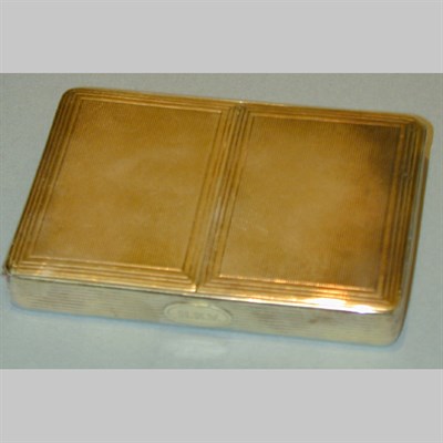 Lot 132 - Gold Compact 14 kt. yellow gold, of...