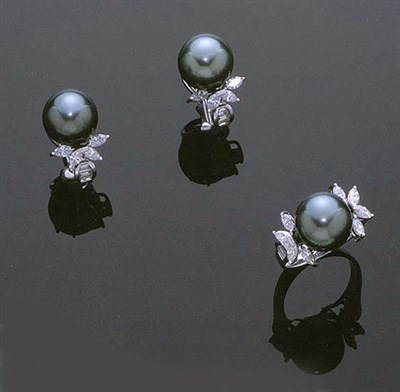 Lot 279 - Suite of Black Cultured Pearl Jewelry 18 kt....