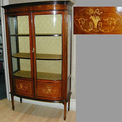 Lot 305 - Edwardian Mahogany Vitrine The case containing...