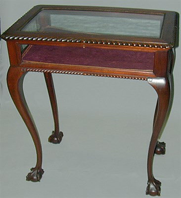 Lot 329 - Georgian Style Mahogany Vitrine Table
