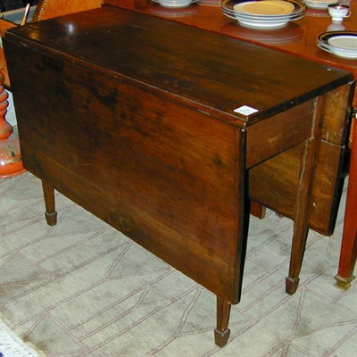 Lot 144 - Federal Style Mahogany Drop-Leaf Table