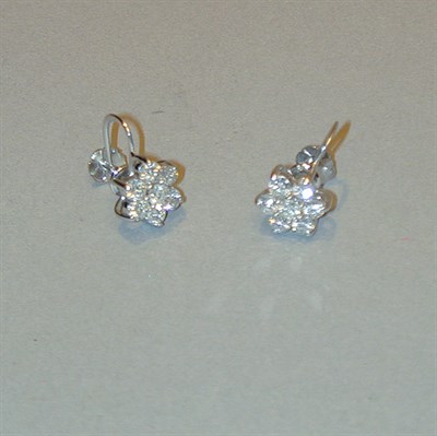 Lot 235 - Pair of Diamond Cluster Earclips 14 kt. white...
