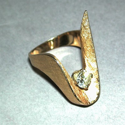 Lot 263 - Diamond Ring 14 kt. yellow gold, of...